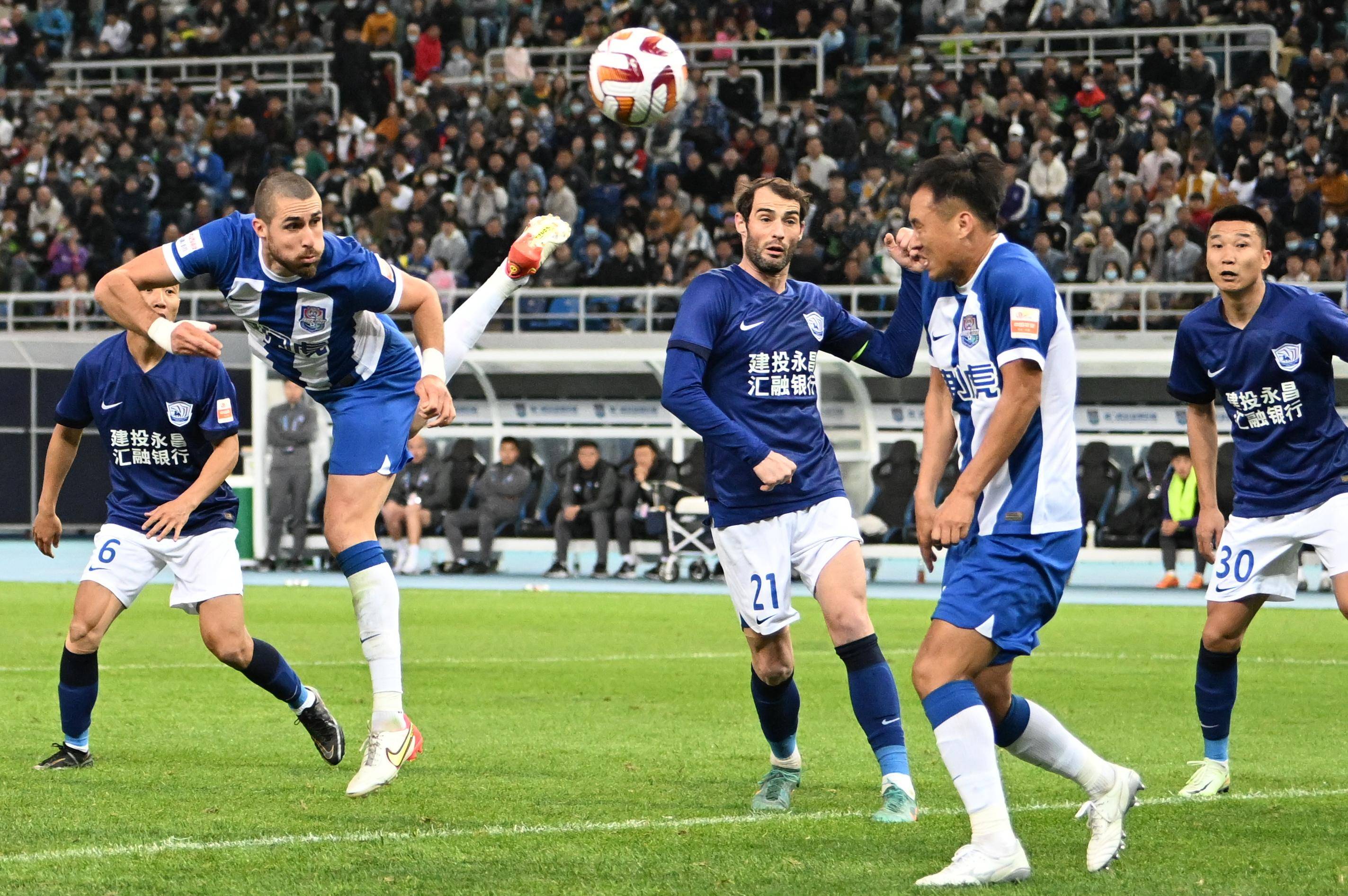 纽卡斯尔迎中超关键赛；国际比赛日内部沟通；悬念犹存；球探报告显示潜力的简单介绍