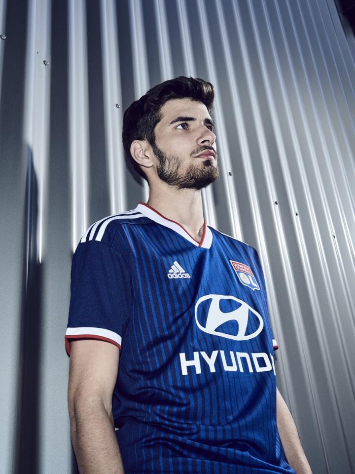 关于巴黎圣日耳曼内部会议纪要流出——清晨调整名单，荷甲使命明确，球队文化再被提及的信息