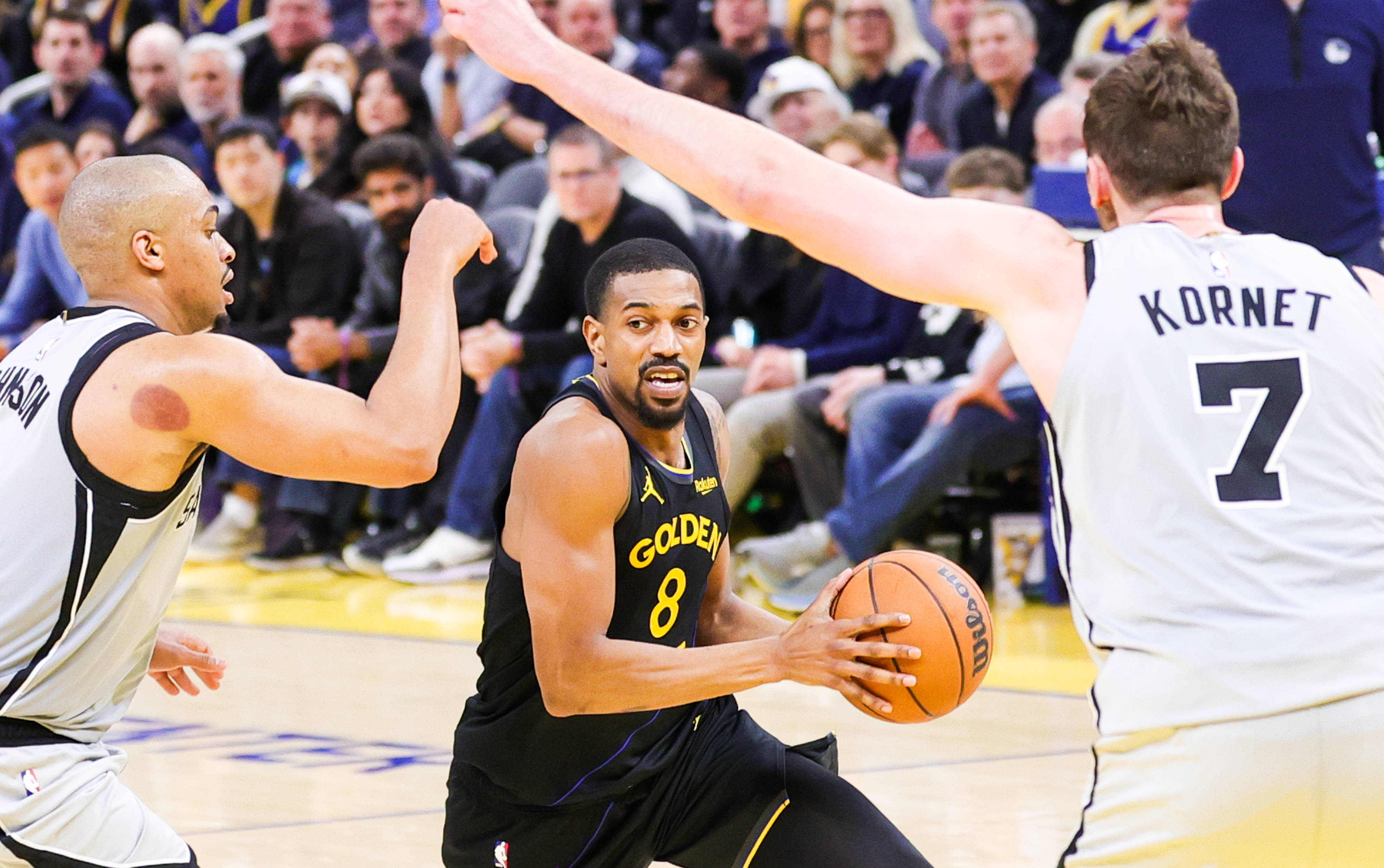 九游体育-圣安东尼奥马刺发布备战花絮，窗口期更衣室发声，NBA常规赛任务艰巨，细节决定成败的简单介绍